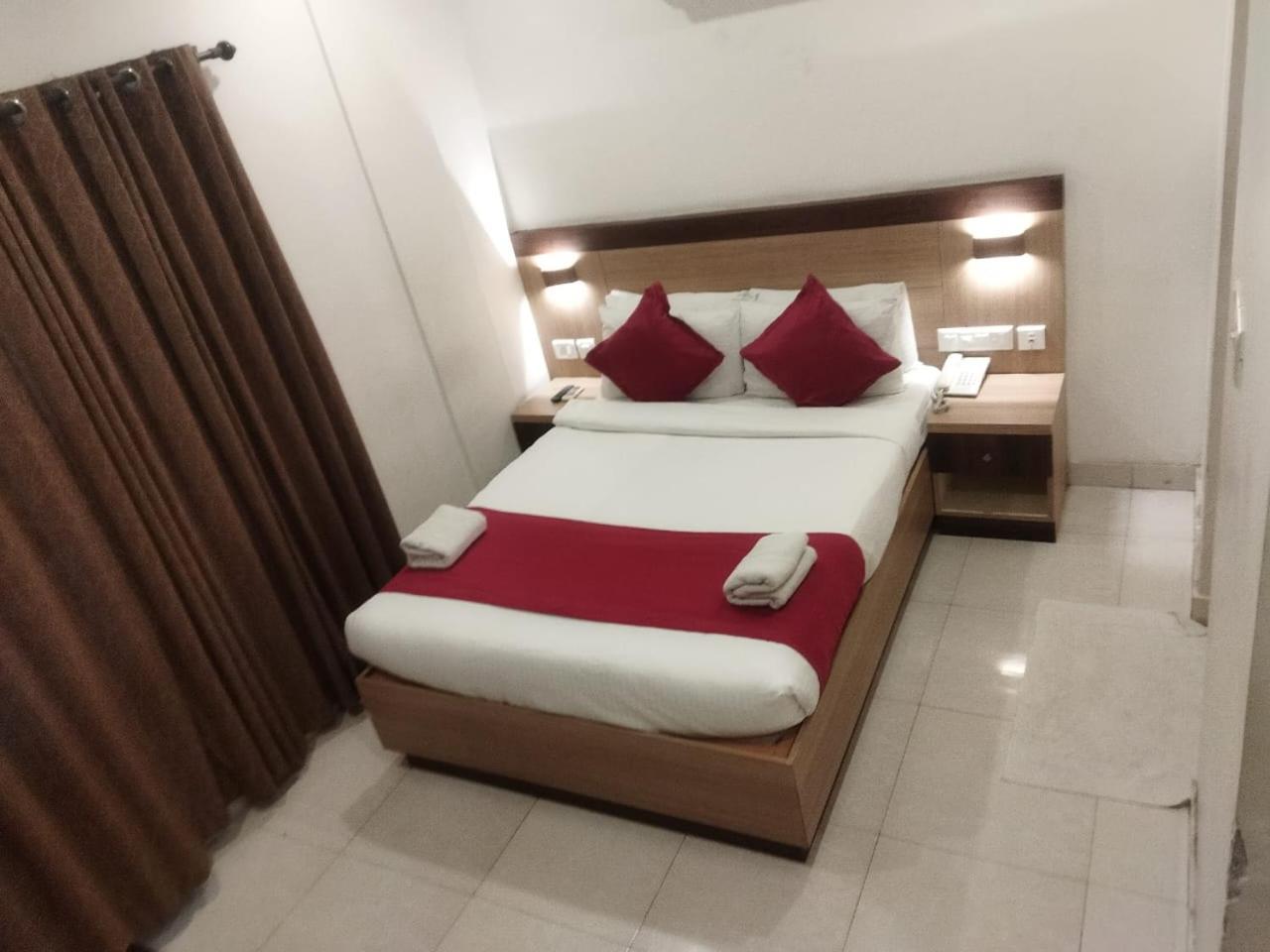 Prayana Hotels Kochi Екстериор снимка
