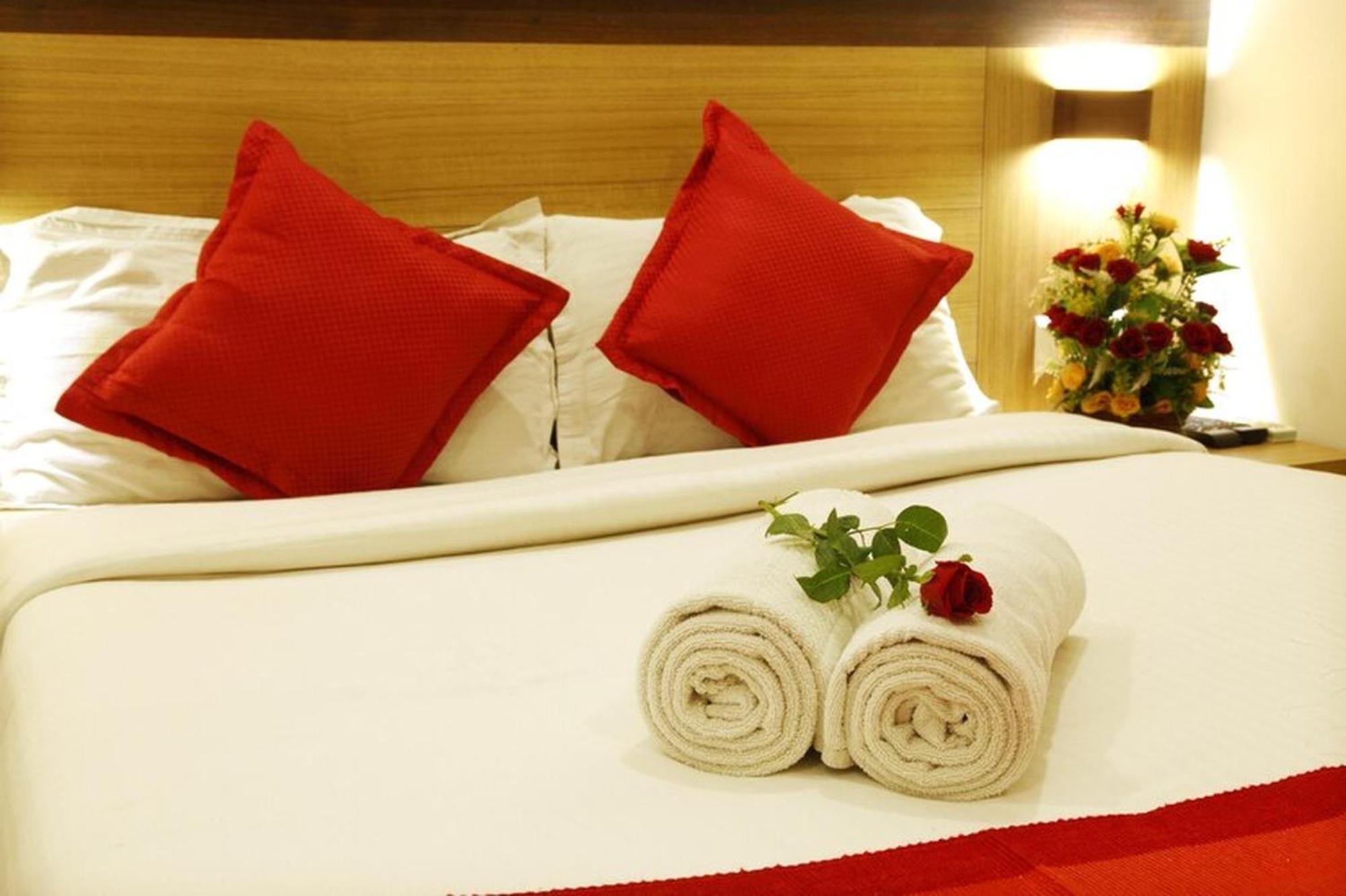 Prayana Hotels Kochi Екстериор снимка