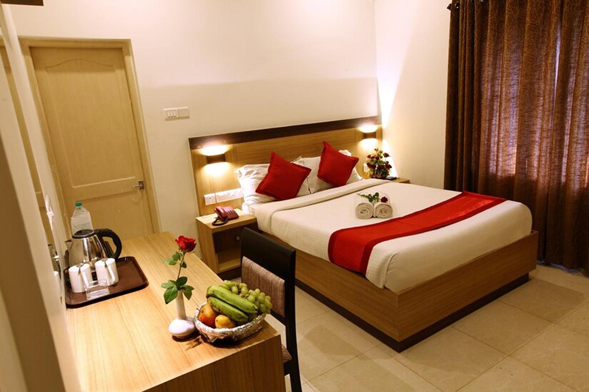 Prayana Hotels Kochi Екстериор снимка