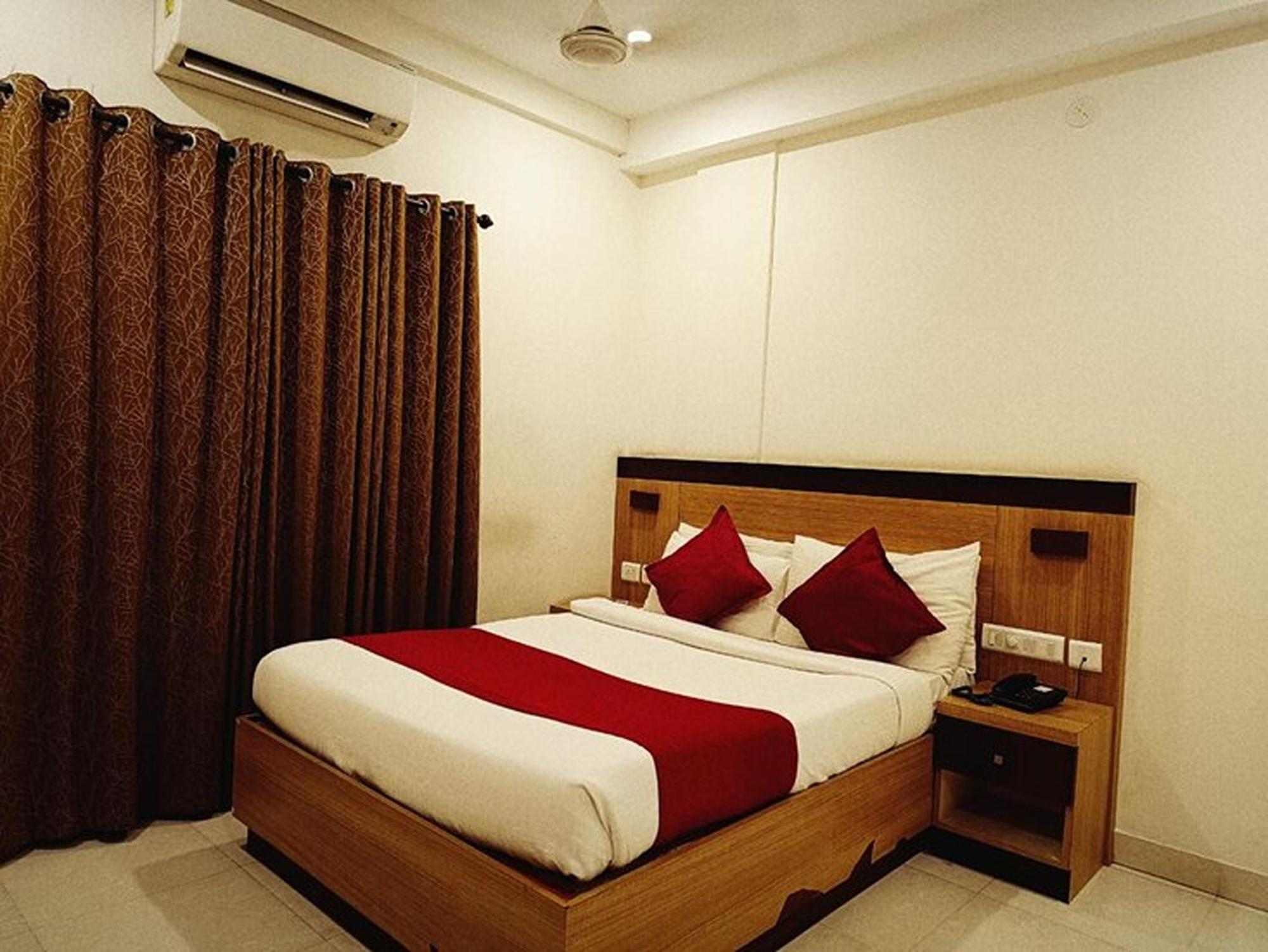 Prayana Hotels Kochi Екстериор снимка