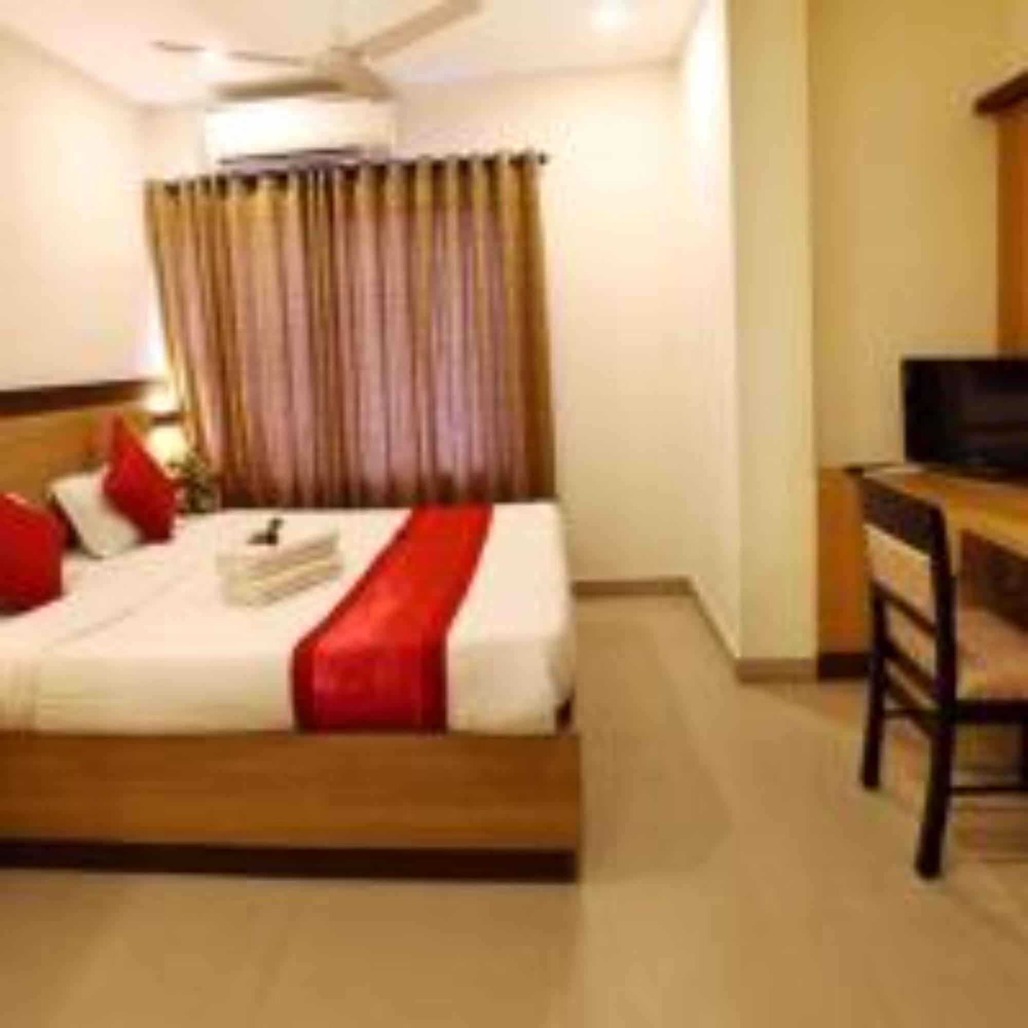 Prayana Hotels Kochi Екстериор снимка