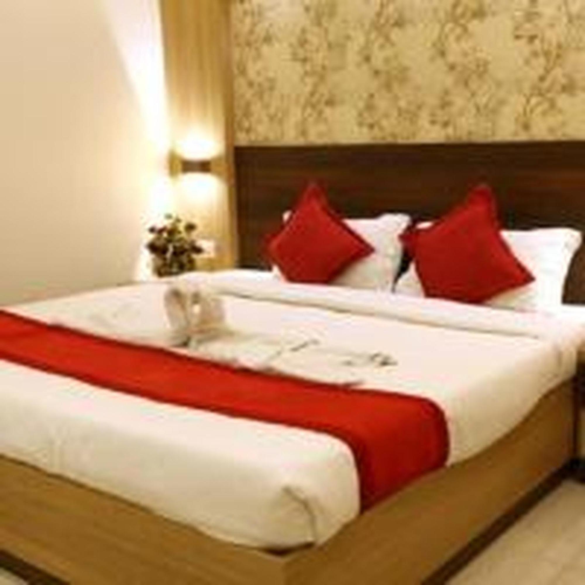 Prayana Hotels Kochi Екстериор снимка