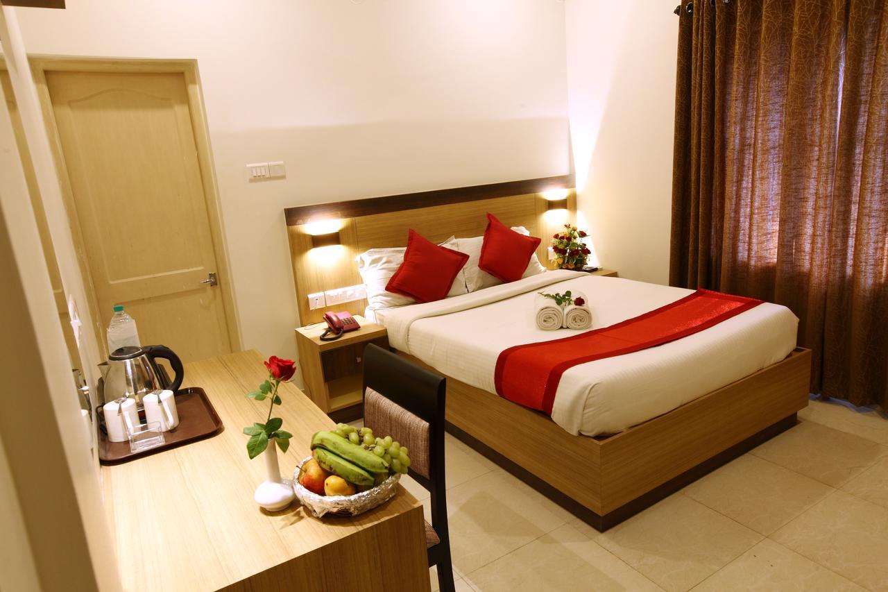 Prayana Hotels Kochi Екстериор снимка
