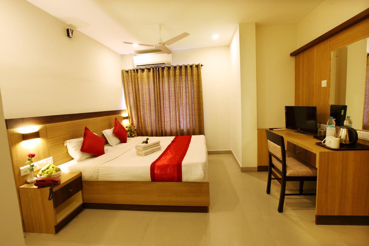 Prayana Hotels Kochi Екстериор снимка