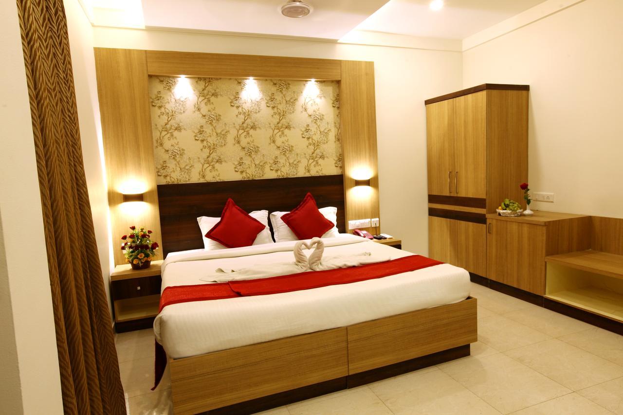 Prayana Hotels Kochi Екстериор снимка