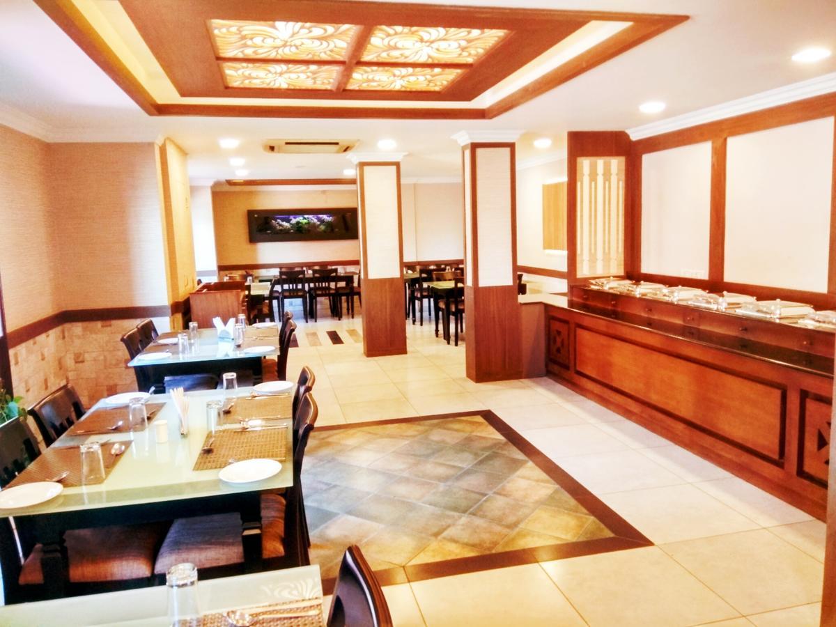 Prayana Hotels Kochi Екстериор снимка