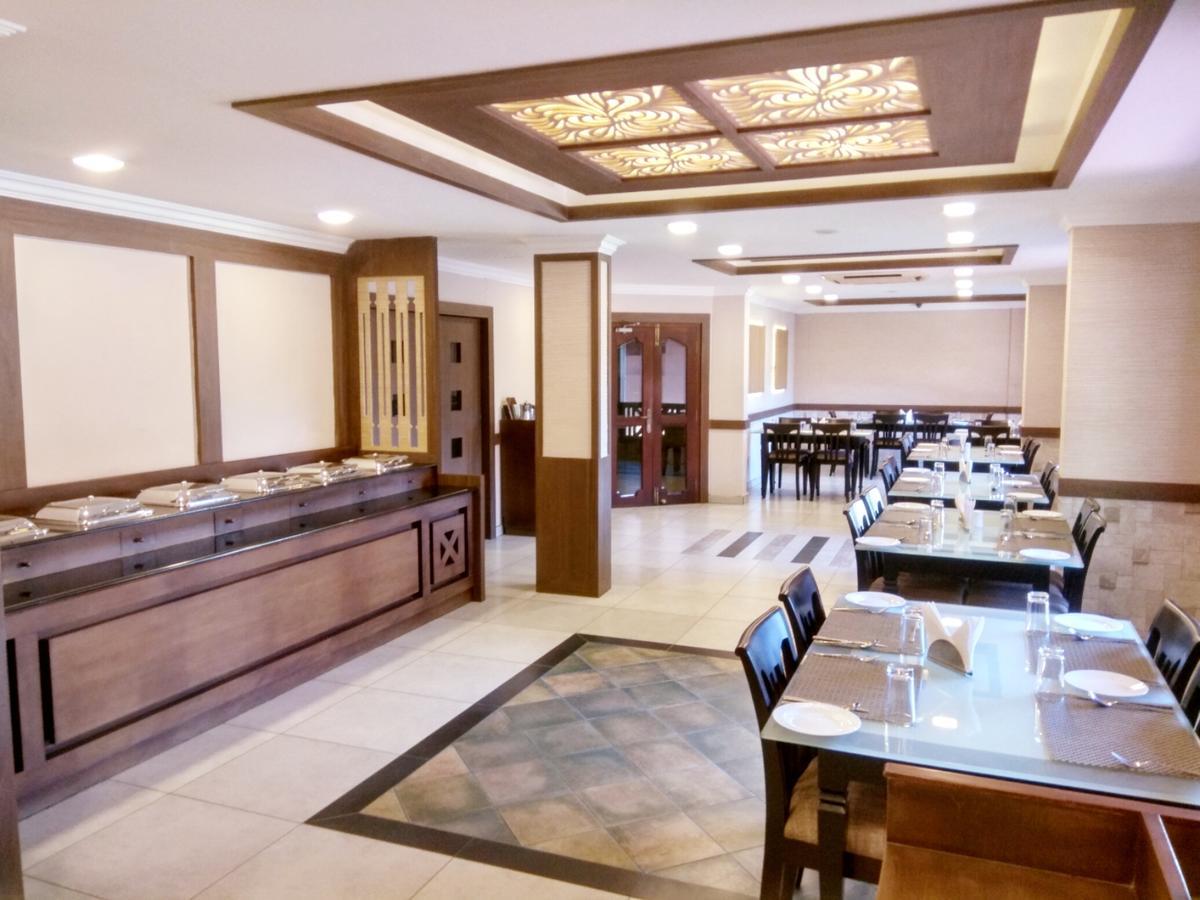 Prayana Hotels Kochi Екстериор снимка