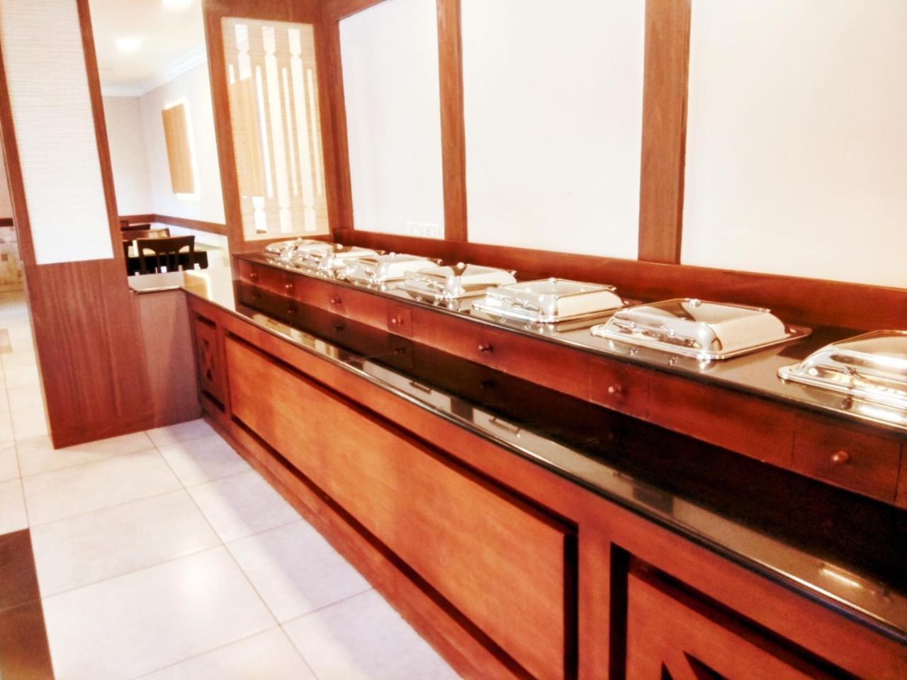 Prayana Hotels Kochi Екстериор снимка