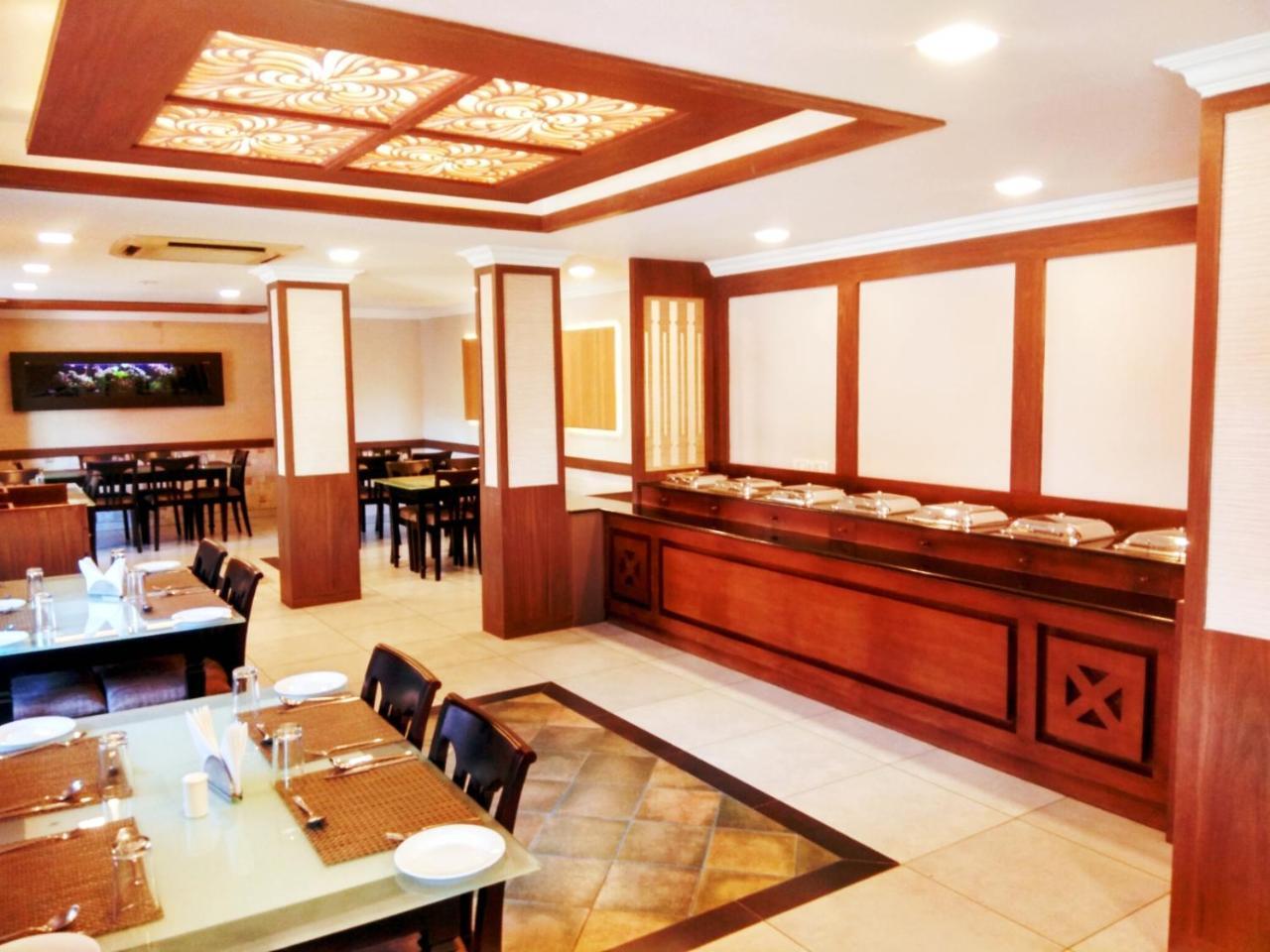 Prayana Hotels Kochi Екстериор снимка